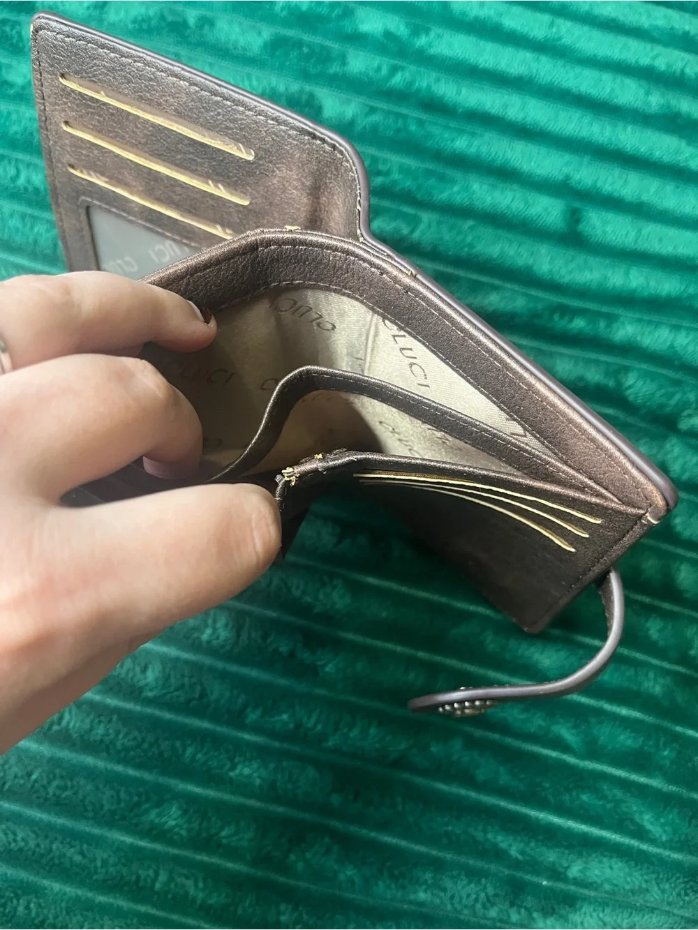 Cluci Vegan Leather Tri-fold Wallet